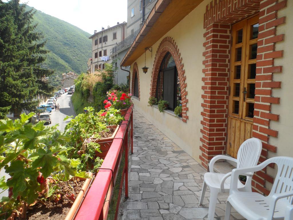 Grotta Dei Colombi Hotel Scanno Kültér fotó